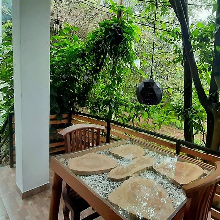 Dhanudi Homestay Ella Eksteriør bilde