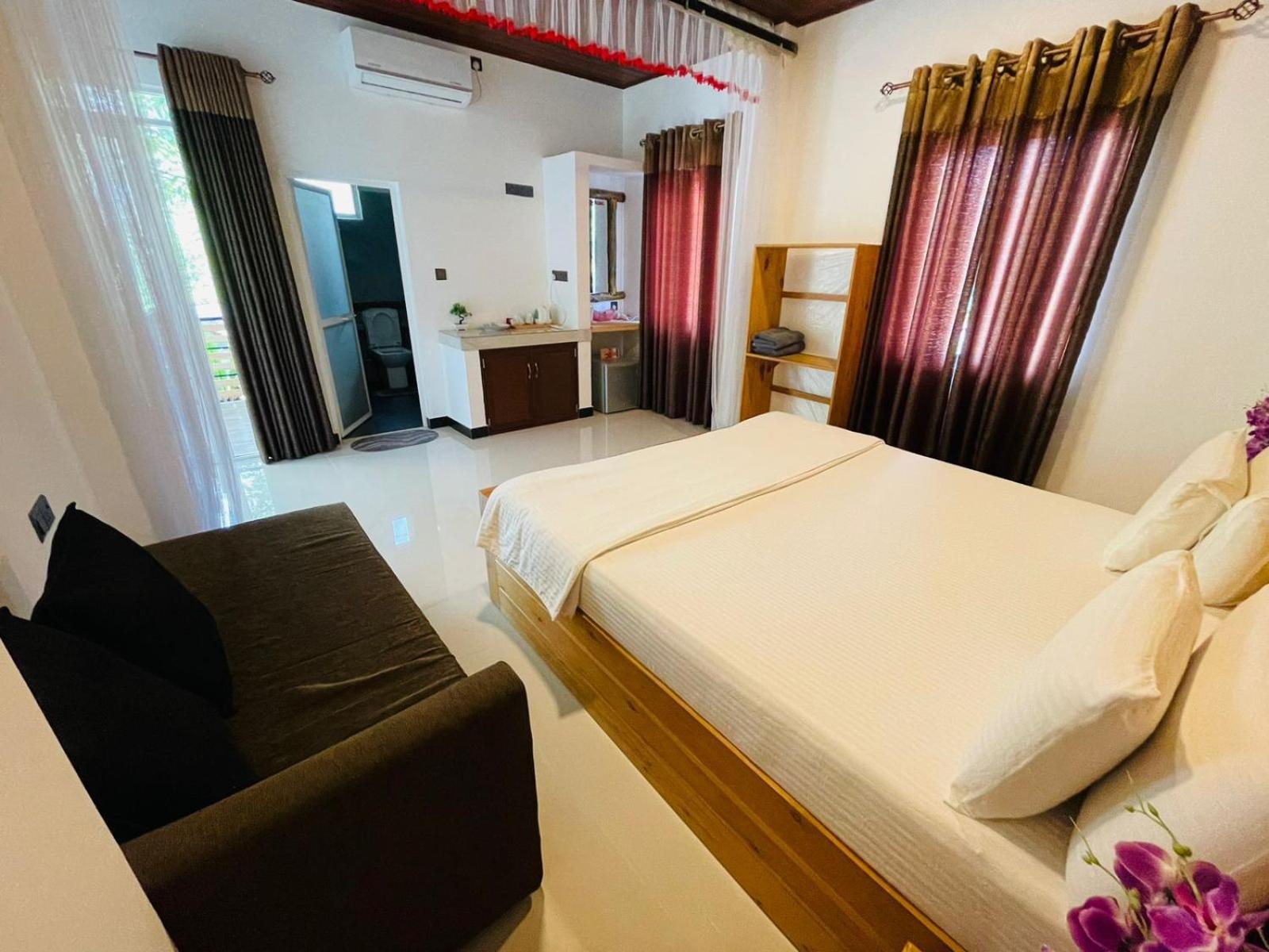 Dhanudi Homestay Ella Eksteriør bilde