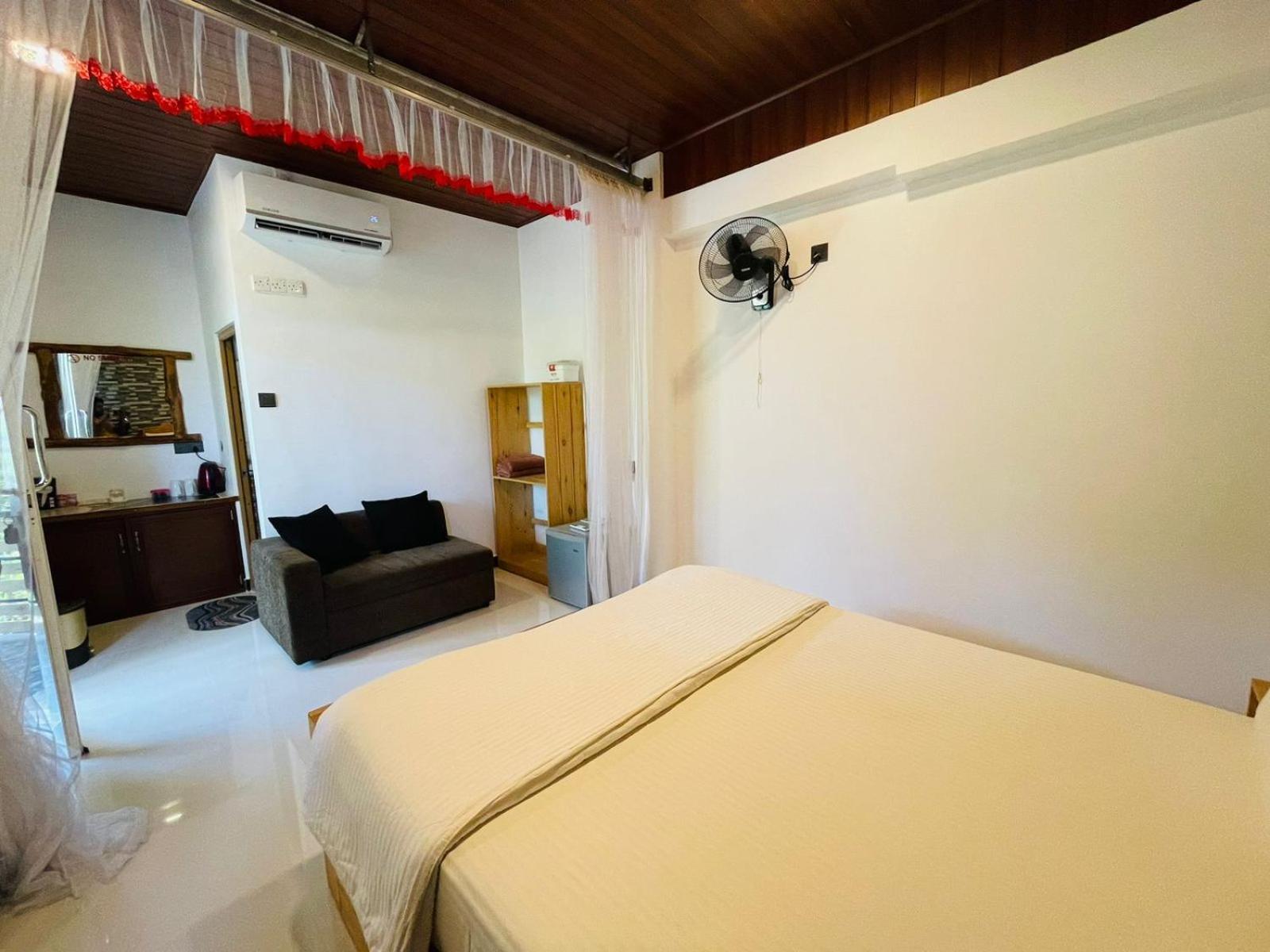 Dhanudi Homestay Ella Eksteriør bilde